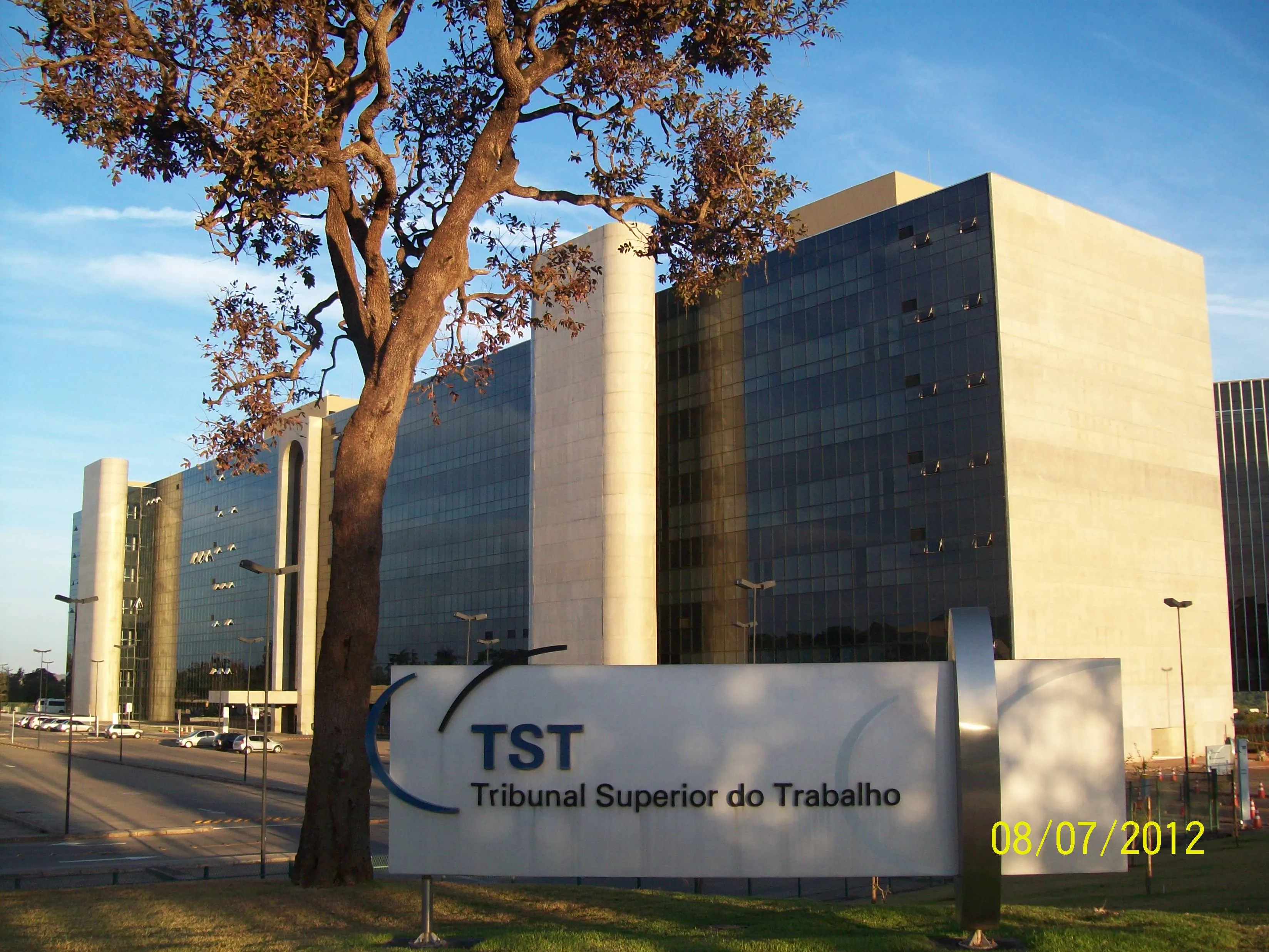 Fachada do edifício do Tribunal Superior do Trabalho em Brasília.